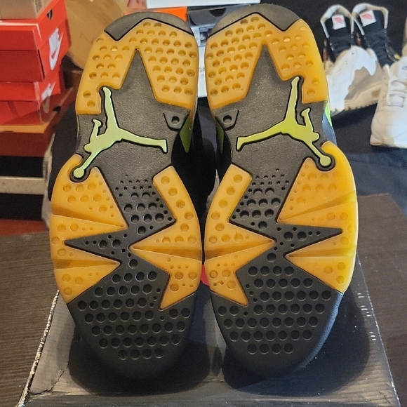 Jordan 6 Retro Electric Green (2021) Mens 11.5 EUC W/OG BOX - Picture 9 of 10